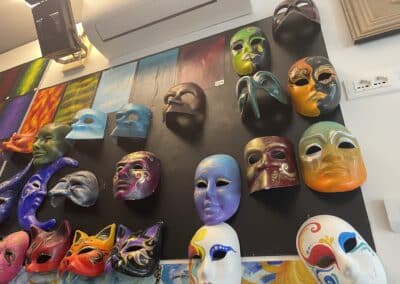 Masques de carnaval dans un musée de Venise