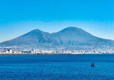 La baie de Naples avec le Vésuve en arrière plan