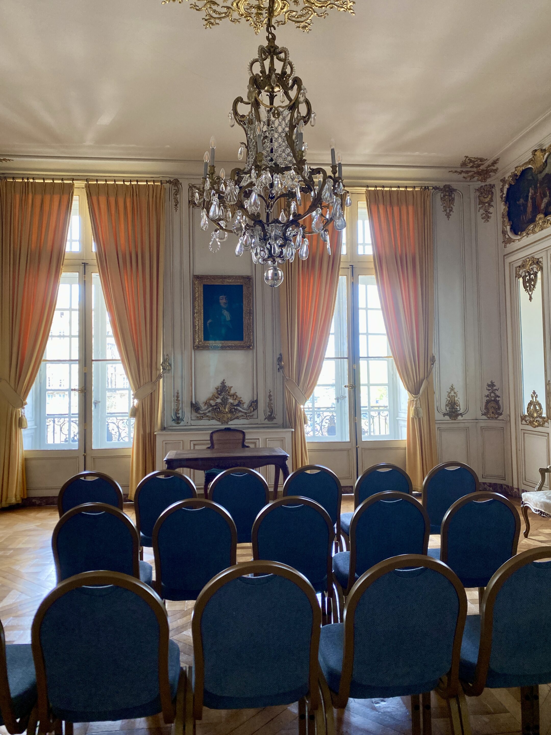 Agencement de la salle au Palais de la Bourse lors d'une Assemblée Générale d'entreprise à Bordeaux.