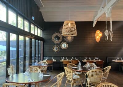 Salle du restaurant sélectionné pour diner final lors d'une journée de tema building dans la région bordelaise.