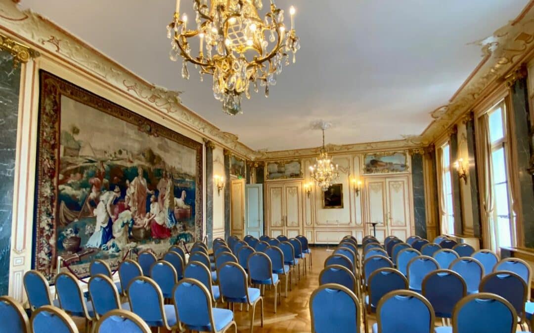 Salle de réception d'une assemblée générale au Palais de la Bourse de Bordeaux.