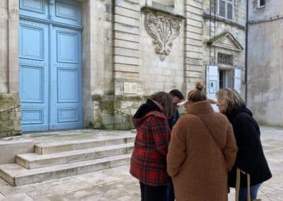 Participants au séminaire à La Rochelle pendant l'activité Chasse au Trésor