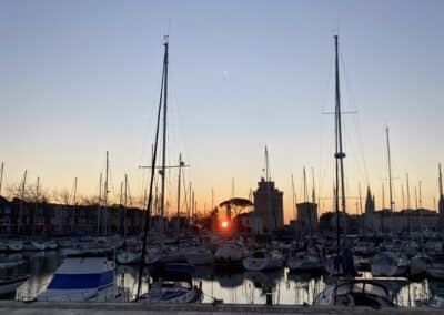 Coucher de soleil sur le port de La Rochelle.